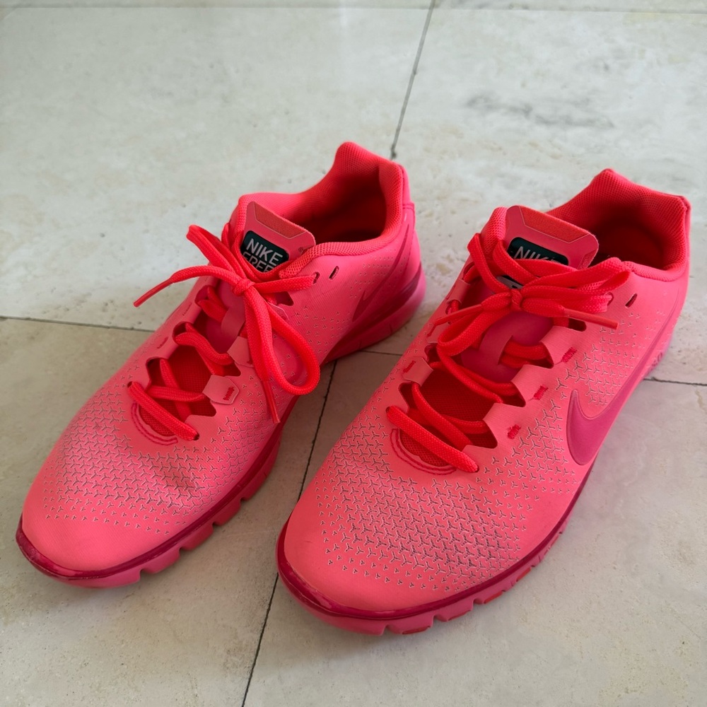 Nike Free Advantage Hot Pink Athletic Trainers Size 7